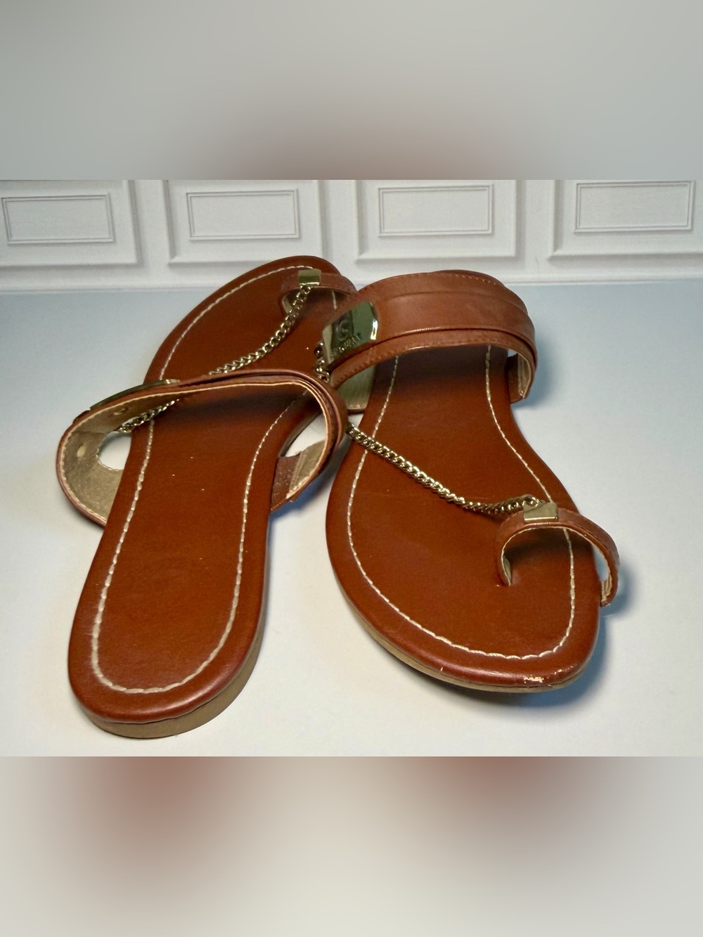 G by Guess Tan Gold Chain Thong Sandals Size 8.5M Flat Summer Boho